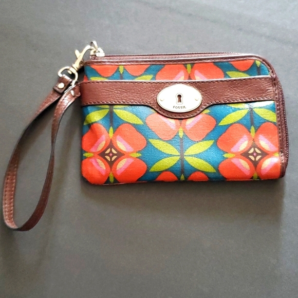 Fossil Handbags - Fossil KeyPer. Floral Coated Canvas Wrislet With Brown Leather Trim 6 x 4